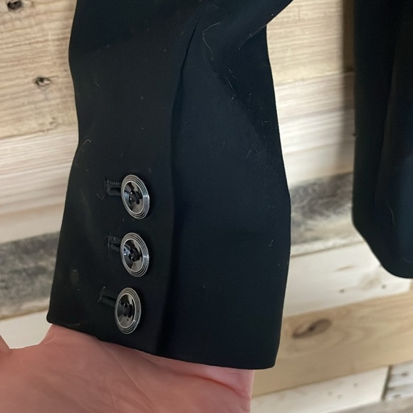 White House Black Market size 2 black one button closure blazer with pockets - Picture 8 of 9